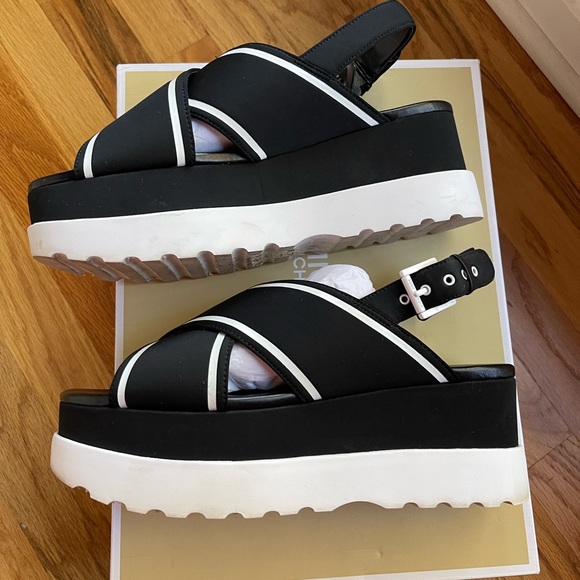 MICHAEL Michael Kors
Becker Platform Sandals - Picture 10 of 11